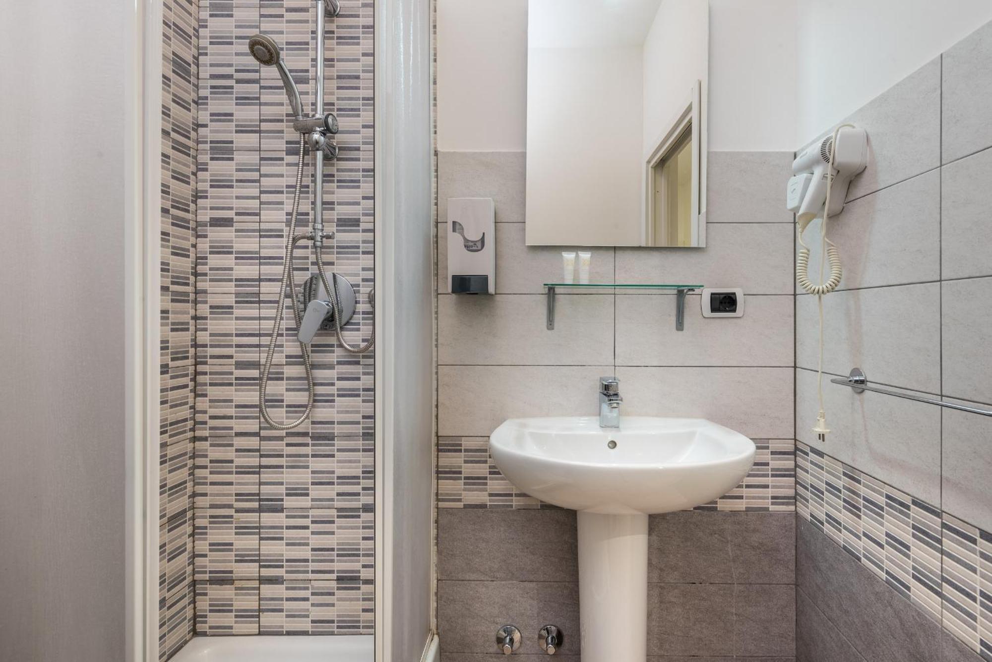 Travelershome 7Metri Guesthouse Ciampino Ngoại thất bức ảnh