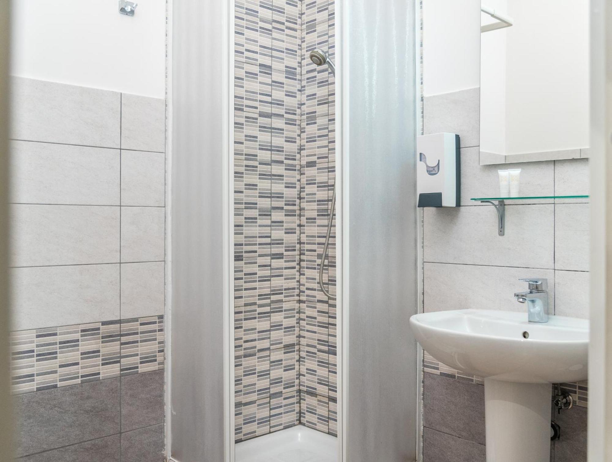Travelershome 7Metri Guesthouse Ciampino Ngoại thất bức ảnh